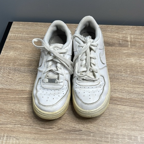 Nike Air Force 1 Unisex Youth Sneakers White on White Leather Basketball Size 7Y - Picture 5 of 11